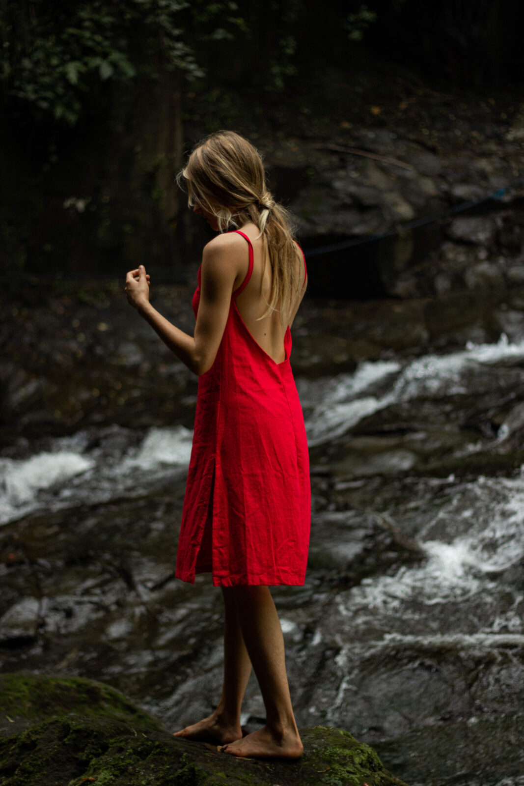 Aya open-back dress red
